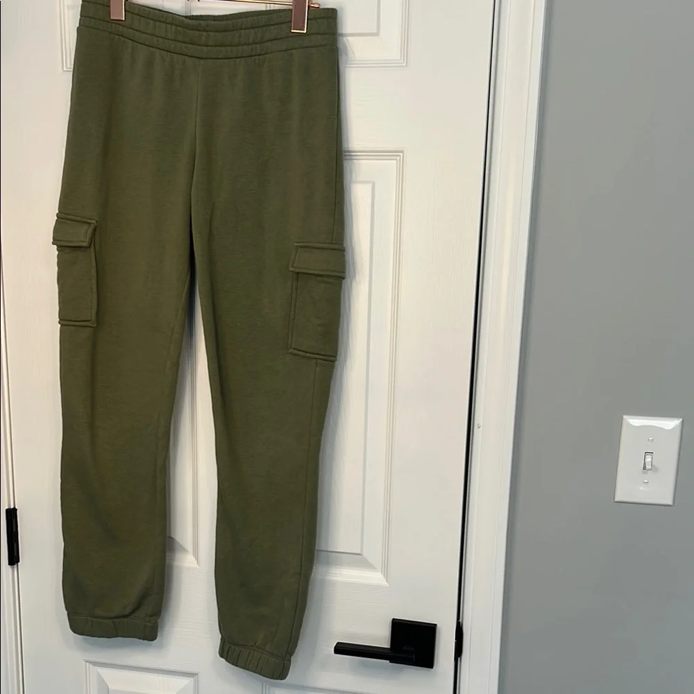 Utility green girl cargo sweatpants with white fuzzy sweater size XL